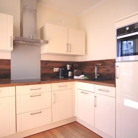 伯尔格伦德海滩公寓酒店 *