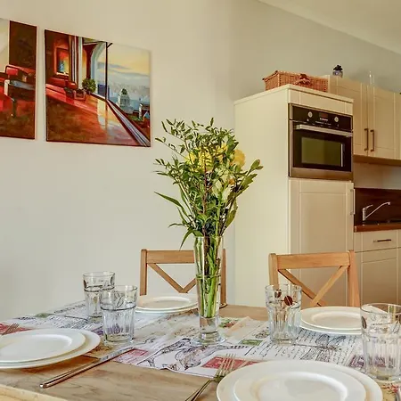 伯尔格伦德海滩公寓酒店